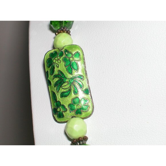 Green Beaded Necklace With Floral Rectangle Pendants & Toggle Clasp - Picture 4 of 4